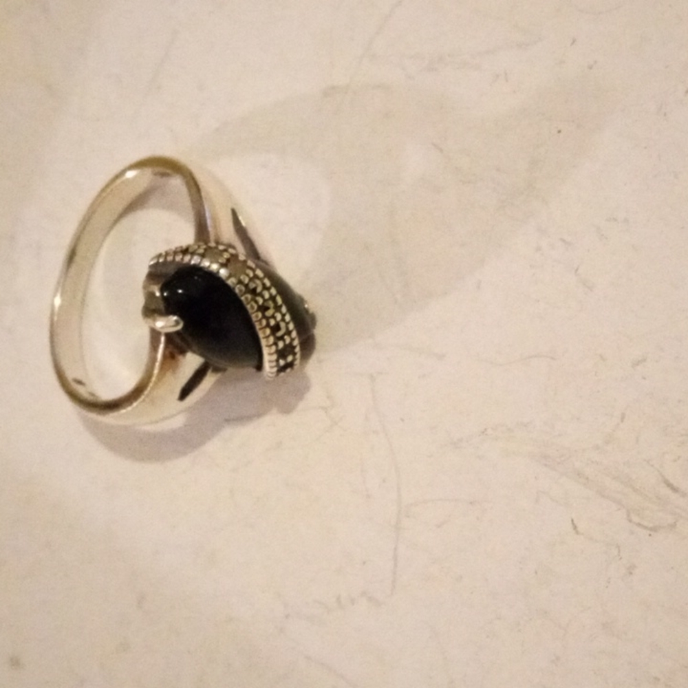 Beautiful silver tone ring